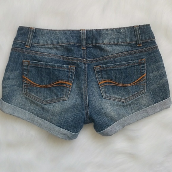 SO Cuffed Denim Shorts- Size 3 - Picture 4 of 7